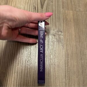 NWT Tarte maracuja juicy lip liner in warm brown